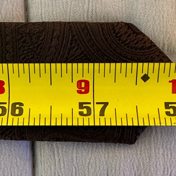 Michael Kors Brown Paisley Silk & Poly Mens Tie. This is a amazing must see tie! - Picture 9 of 10